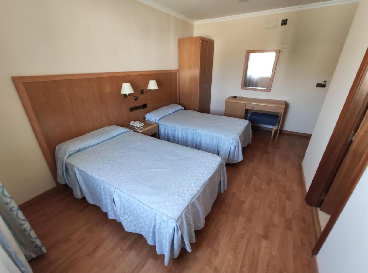 Hotel Lindaraja Пелигрос Экстерьер фото